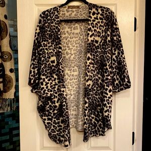 Pixi & ivy gray leopard print bat-sleeve cardigan